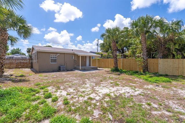 1660 W 26th St, Riviera Beach, FL 33404