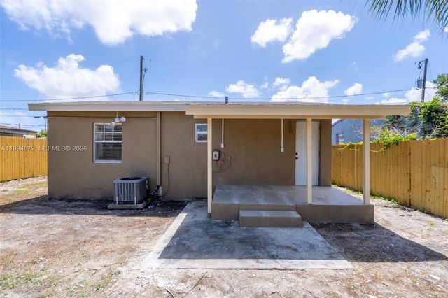 1660 W 26th St, Riviera Beach, FL 33404