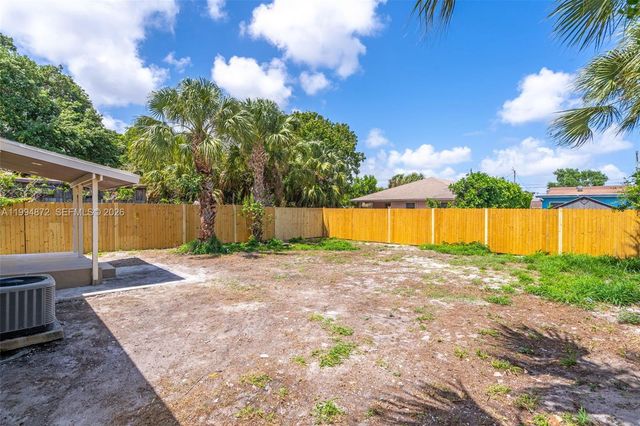 1660 W 26th St, Riviera Beach, FL 33404