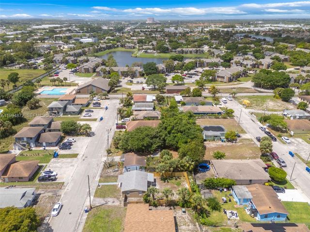 1660 W 26th St, Riviera Beach, FL 33404