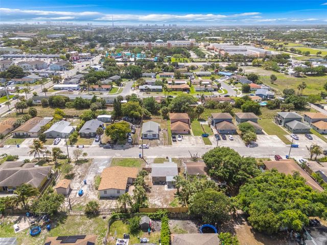 1660 W 26th St, Riviera Beach, FL 33404