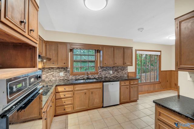 2515 Gladstone Drive NE, Huntsville, AL 35811