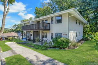 34 Warwick Place B, Yorktown Heights, NY 10598