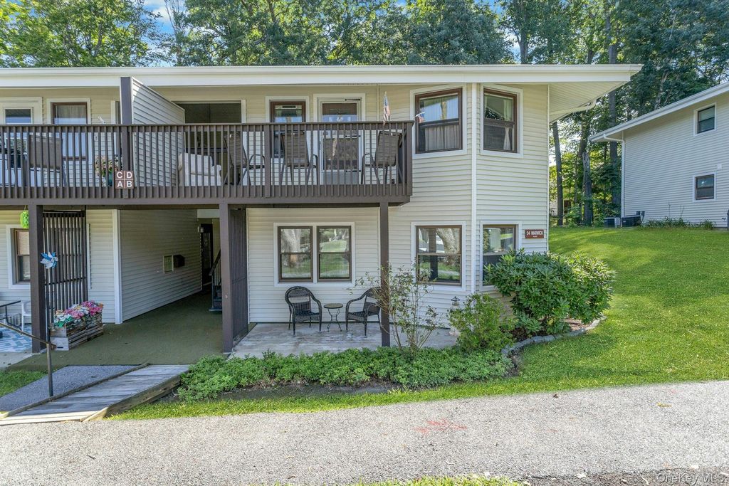 34 Warwick Place B, Yorktown Heights, NY 10598 — photo 2