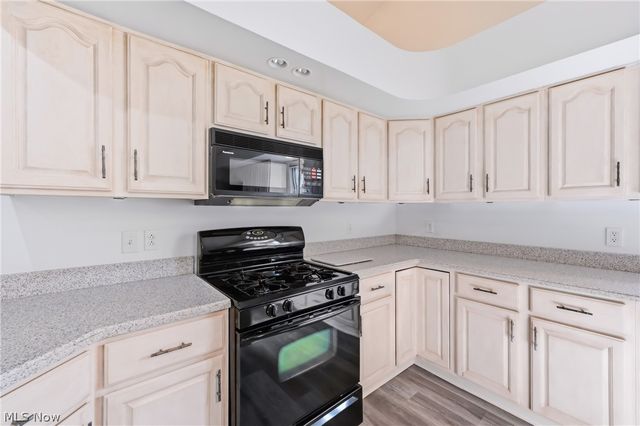 3721 Mercedes Place 10, Canfield, OH 44406