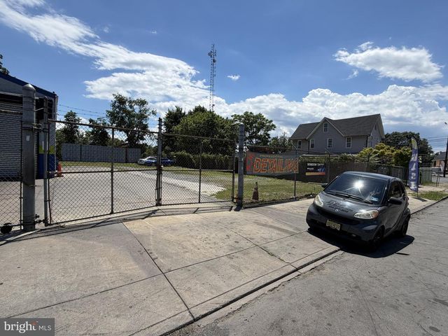 2722 SHERMAN AVE, Camden, NJ 08105
