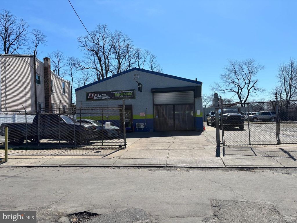2722 SHERMAN AVE, Camden, NJ 08105