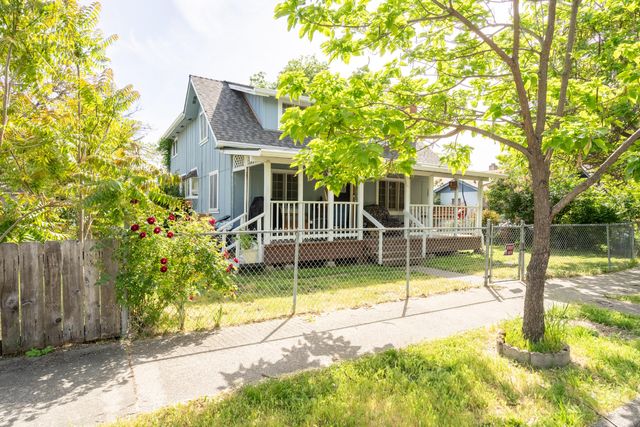 419 NW D Street, Grants Pass, OR 97526