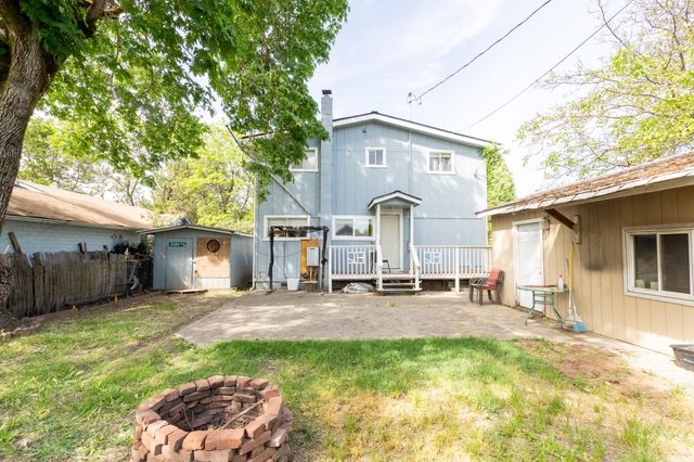 419 NW D Street, Grants Pass, OR 97526