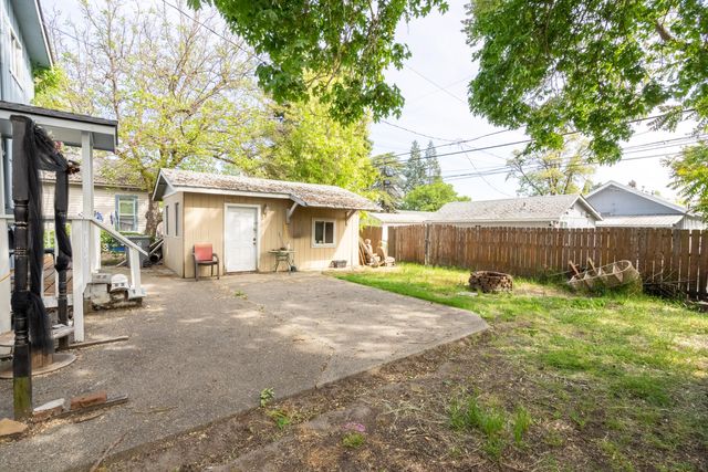 419 NW D Street, Grants Pass, OR 97526