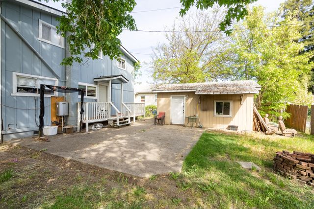 419 NW D Street, Grants Pass, OR 97526