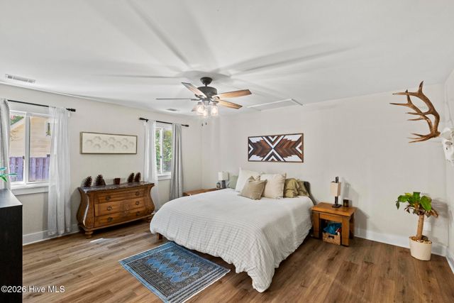 216 Hickory Lane, Hampstead, NC 28443