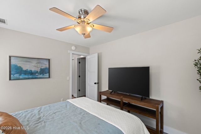 216 Hickory Lane, Hampstead, NC 28443