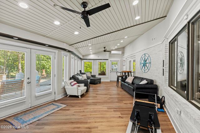216 Hickory Lane, Hampstead, NC 28443