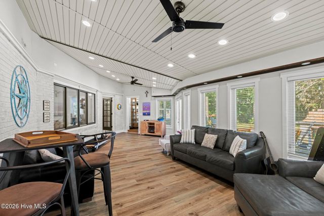 216 Hickory Lane, Hampstead, NC 28443