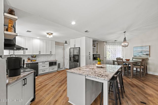 216 Hickory Lane, Hampstead, NC 28443