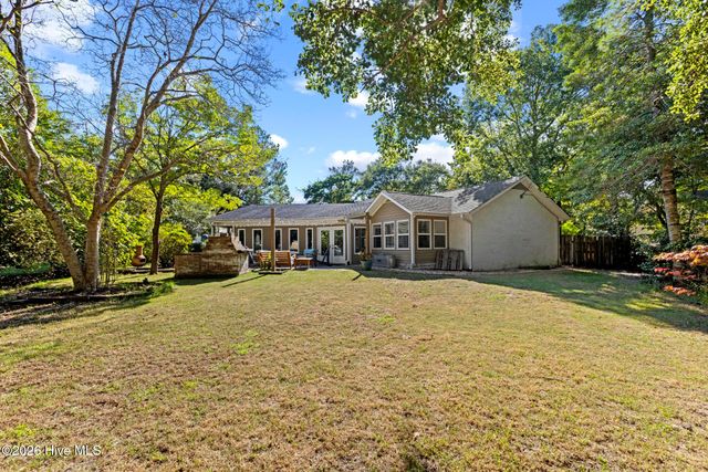 216 Hickory Lane, Hampstead, NC 28443