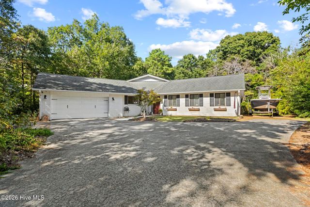 216 Hickory Lane, Hampstead, NC 28443
