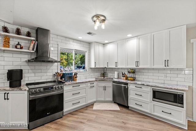 216 Hickory Lane, Hampstead, NC 28443