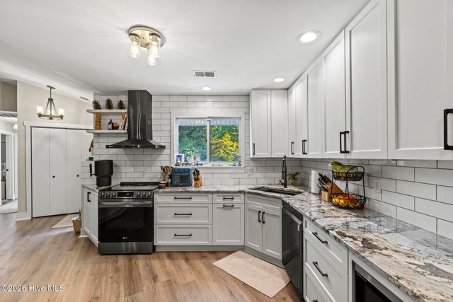 216 Hickory Lane, Hampstead, NC 28443