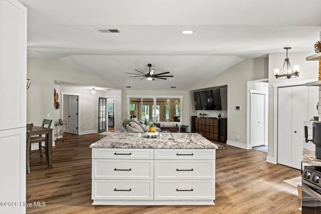 216 Hickory Lane, Hampstead, NC 28443