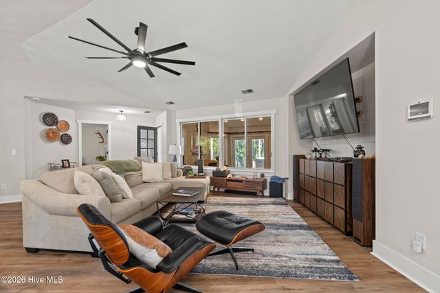 216 Hickory Lane, Hampstead, NC 28443