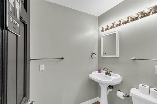 1644 County Road 200 Road, Seymour, IL 61875