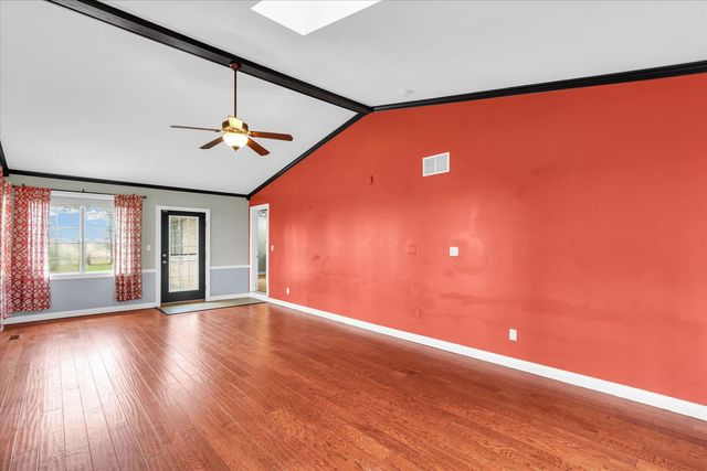 1644 County Road 200 Road, Seymour, IL 61875