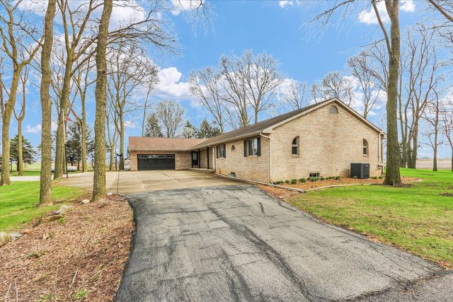 1644 County Road 200 Road, Seymour, IL 61875