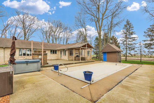 1644 County Road 200 Road, Seymour, IL 61875