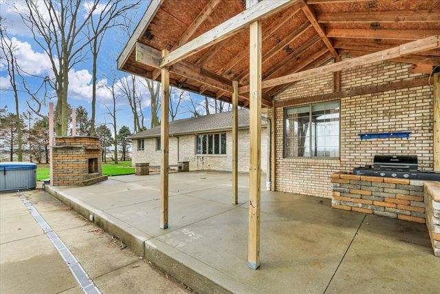 1644 County Road 200 Road, Seymour, IL 61875