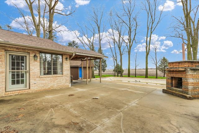 1644 County Road 200 Road, Seymour, IL 61875