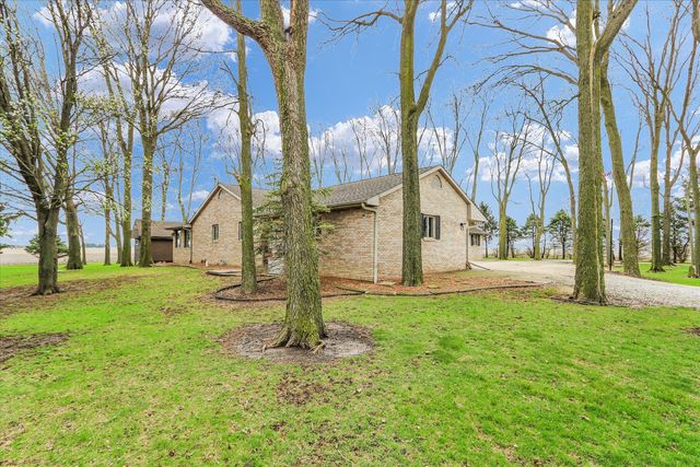 1644 County Road 200 Road, Seymour, IL 61875