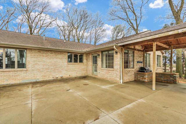 1644 County Road 200 Road, Seymour, IL 61875