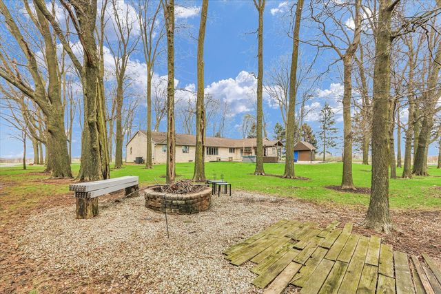 1644 County Road 200 Road, Seymour, IL 61875