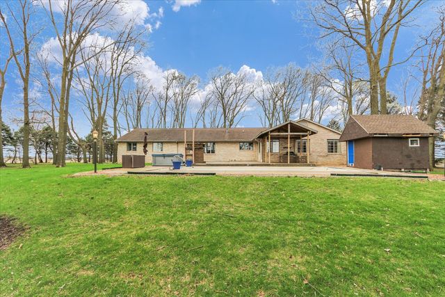 1644 County Road 200 Road, Seymour, IL 61875