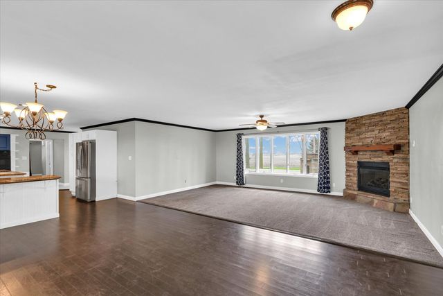 1644 County Road 200 Road, Seymour, IL 61875