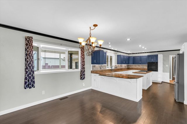 1644 County Road 200 Road, Seymour, IL 61875