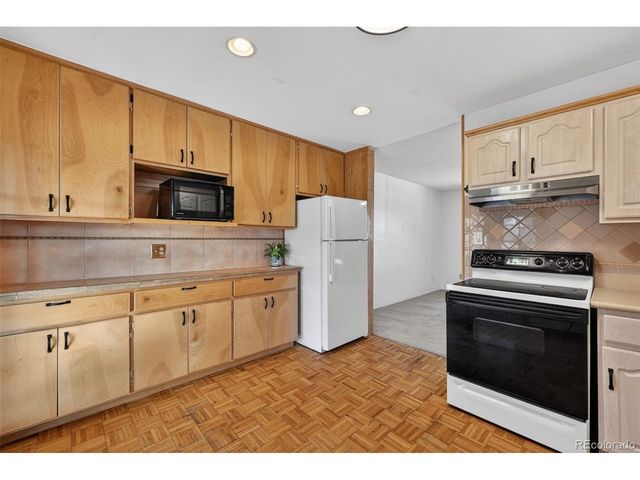 5015 Ivor Dr, Colorado Springs, CO 80916