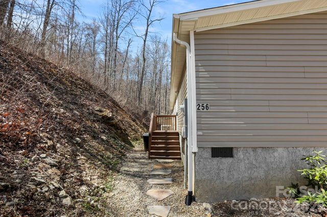 256 Inglewood Cove Road, Waynesville, NC 28786