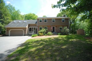 7 Country Ln, Maynard, MA 01754