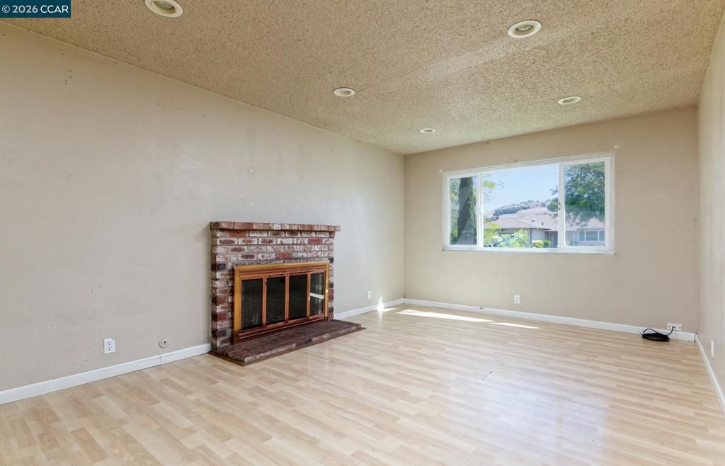 Image 10 of property listing at 154 Radcliffe Dr, Vallejo, CA 94589
