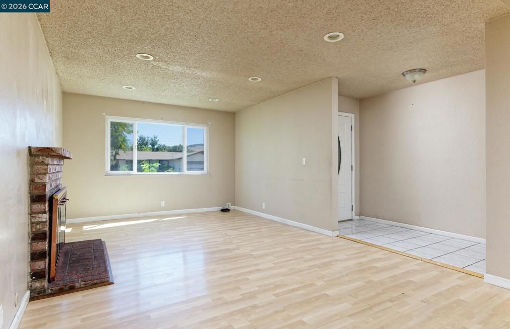 Image 11 of property listing at 154 Radcliffe Dr, Vallejo, CA 94589