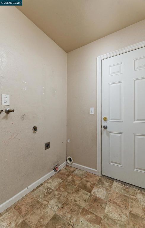 Image 17 of property listing at 154 Radcliffe Dr, Vallejo, CA 94589
