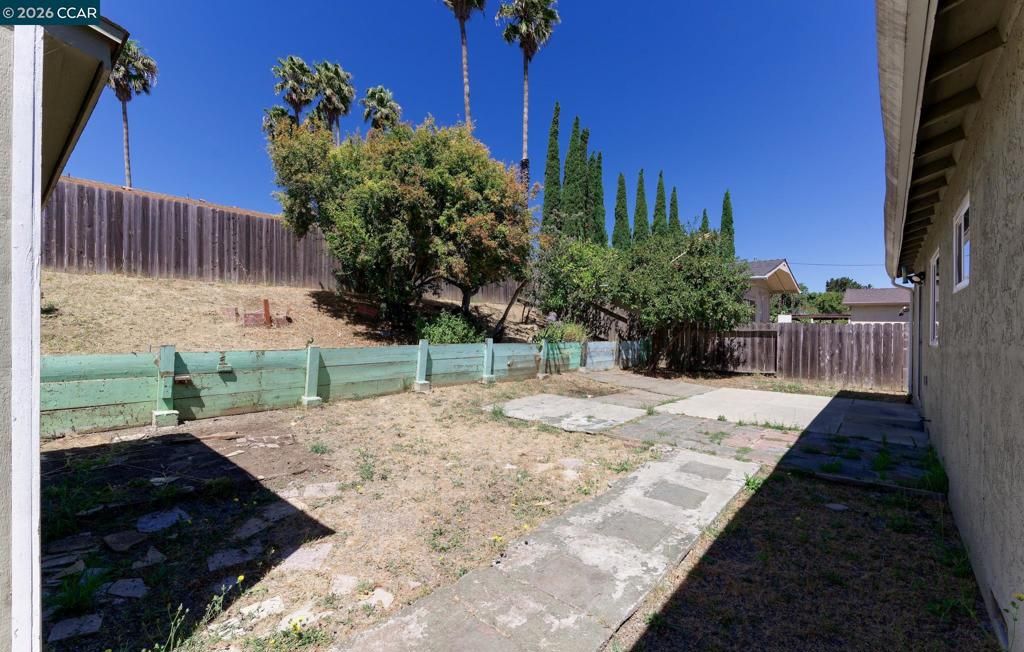 Image 21 of property listing at 154 Radcliffe Dr, Vallejo, CA 94589