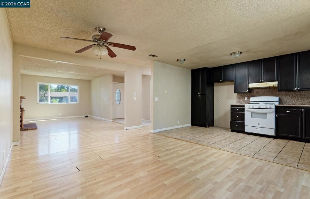 Image 5 of property listing at 154 Radcliffe Dr, Vallejo, CA 94589