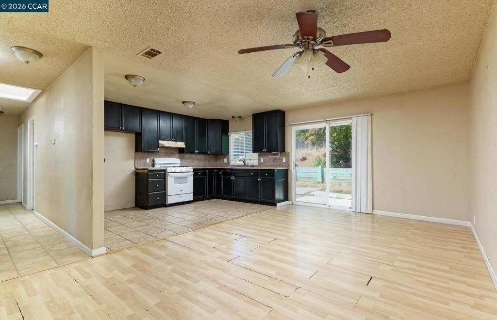 Image 6 of property listing at 154 Radcliffe Dr, Vallejo, CA 94589