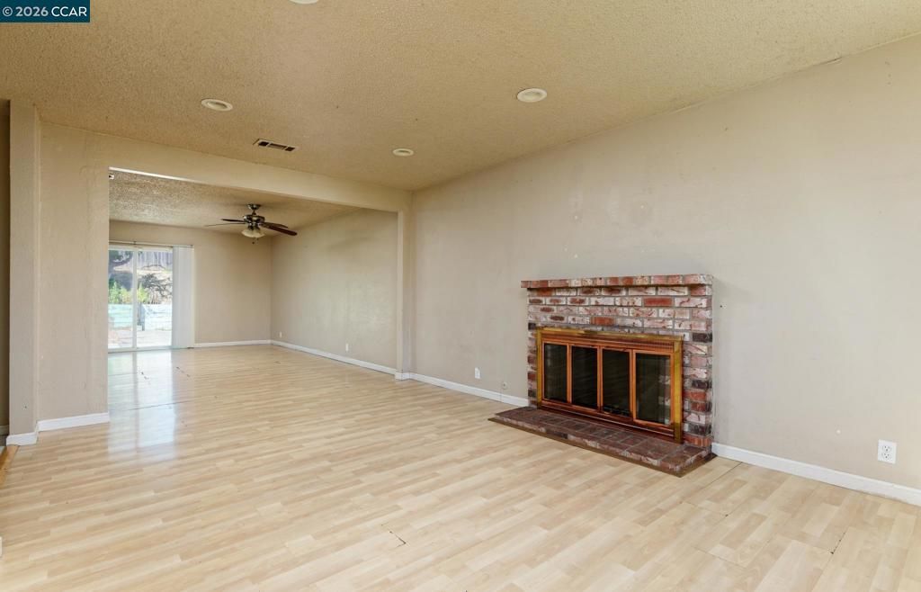Image 9 of property listing at 154 Radcliffe Dr, Vallejo, CA 94589