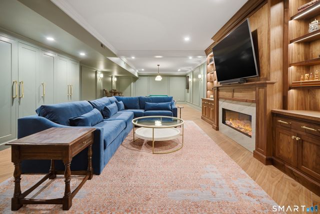 570 Unquowa Road, Fairfield, CT 06824