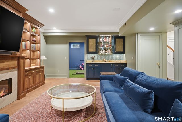 570 Unquowa Road, Fairfield, CT 06824